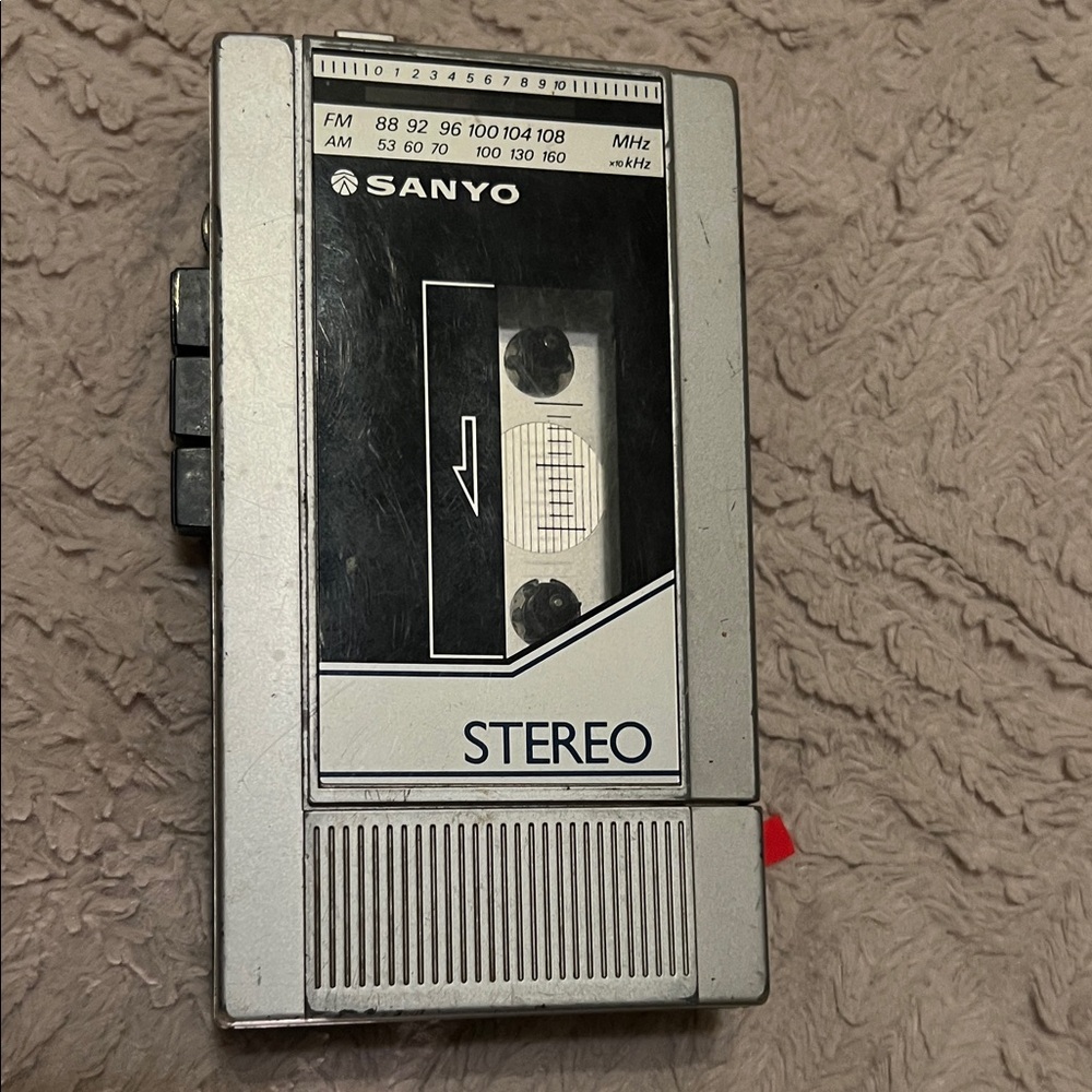 Vintage Sanyo Model M-G27 Portable Cassette Player Stereo For Parts Or Repair